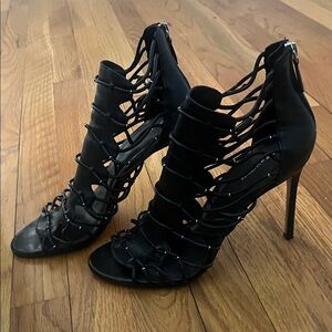 Pour la Victoria strapy heel